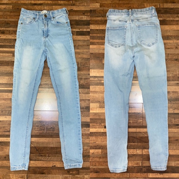 Showpo Christina Skinny Jeans in Light Wash Denim - Picture 8 of 13